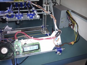Der 3D-Drucker nach der Umrüstung auf ein einzelnes Netzteil